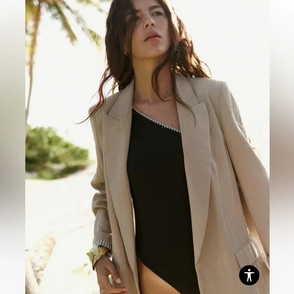 New (w/o tag)  CONTRASTING ROLLED UP SLEEVE BLAZER 🪴- price is firm🪴 - Picture 3 of 8